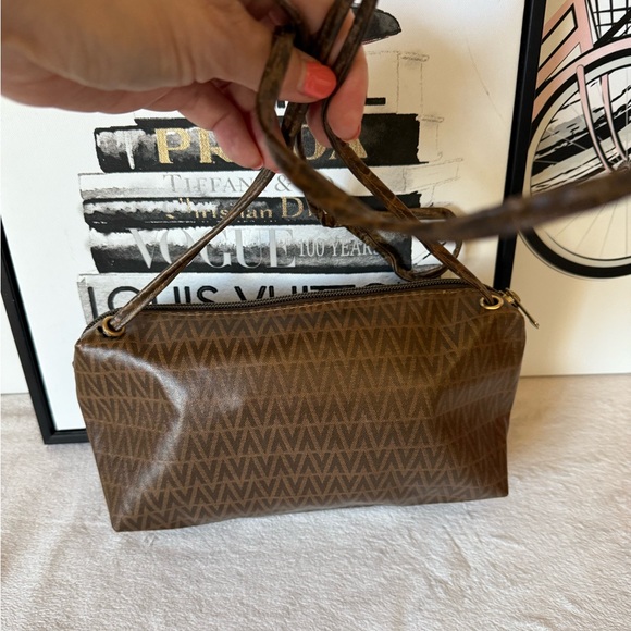Vintage Mario Valentino V Logo Crossbody Bag - Picture 5 of 17
